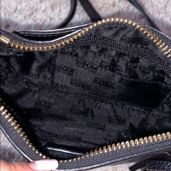 MICHAEL KORS CROSSBODY BAG WITH TASSEL DETAIL - Picture 5 of 5